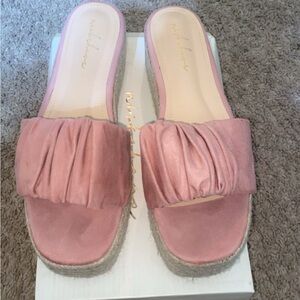 Women’s platform slides